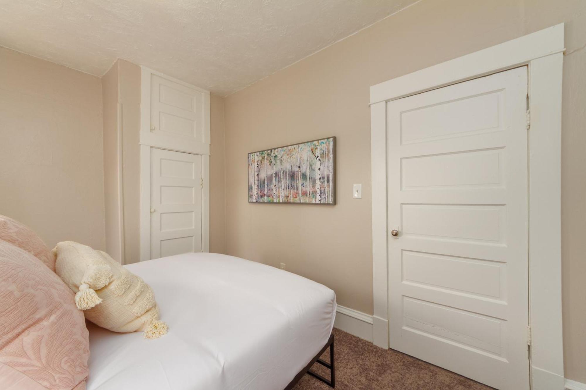 Apartment Historic 3 Bed 1 Bath Near Downtown Spokane