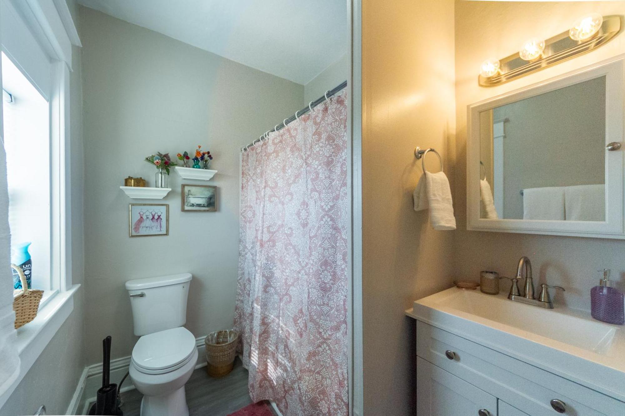 Apartment Historic 3 Bed 1 Bath Near Downtown