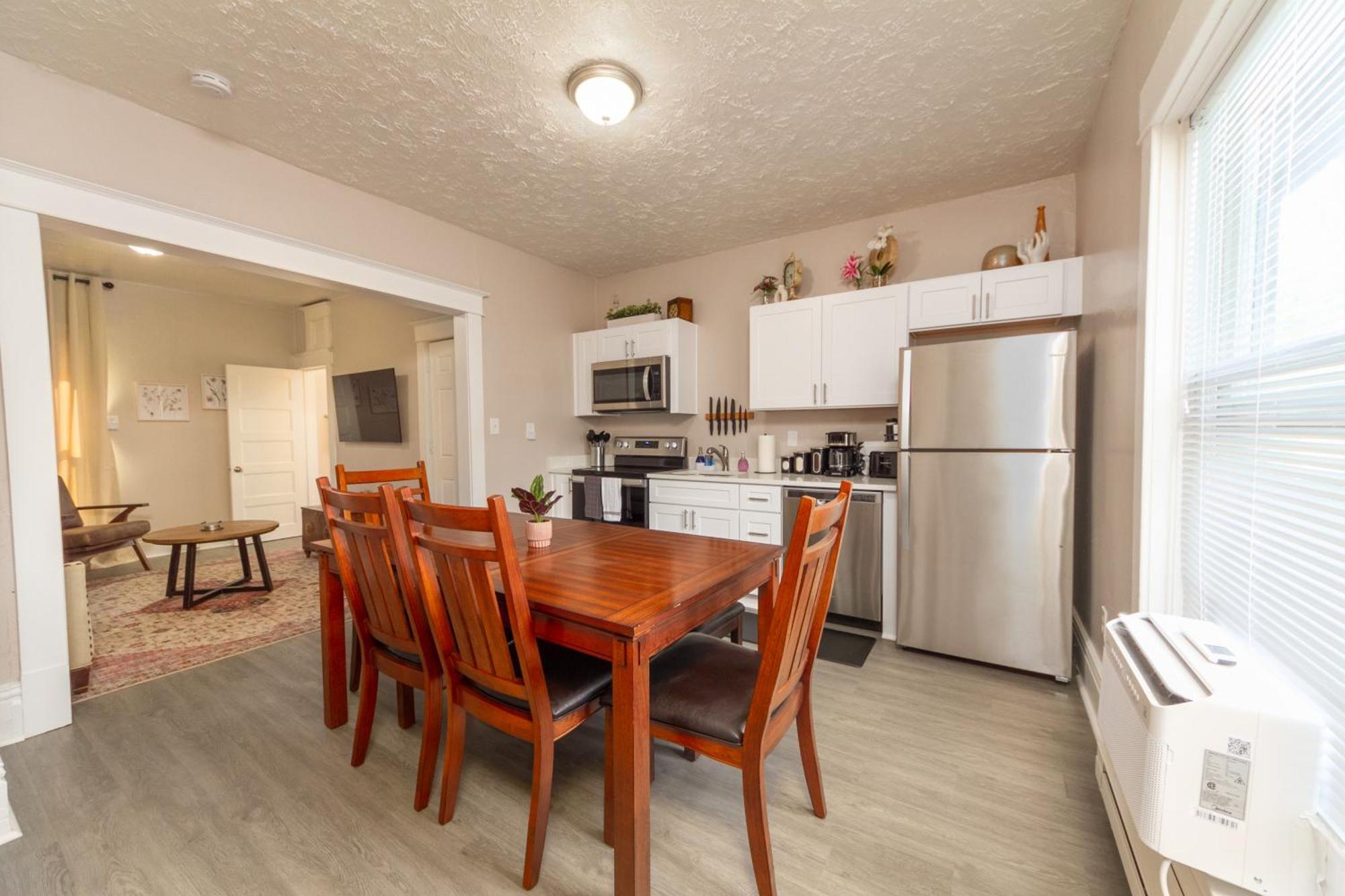 Historic 3 Bed 1 Bath Near Downtown Apartment
