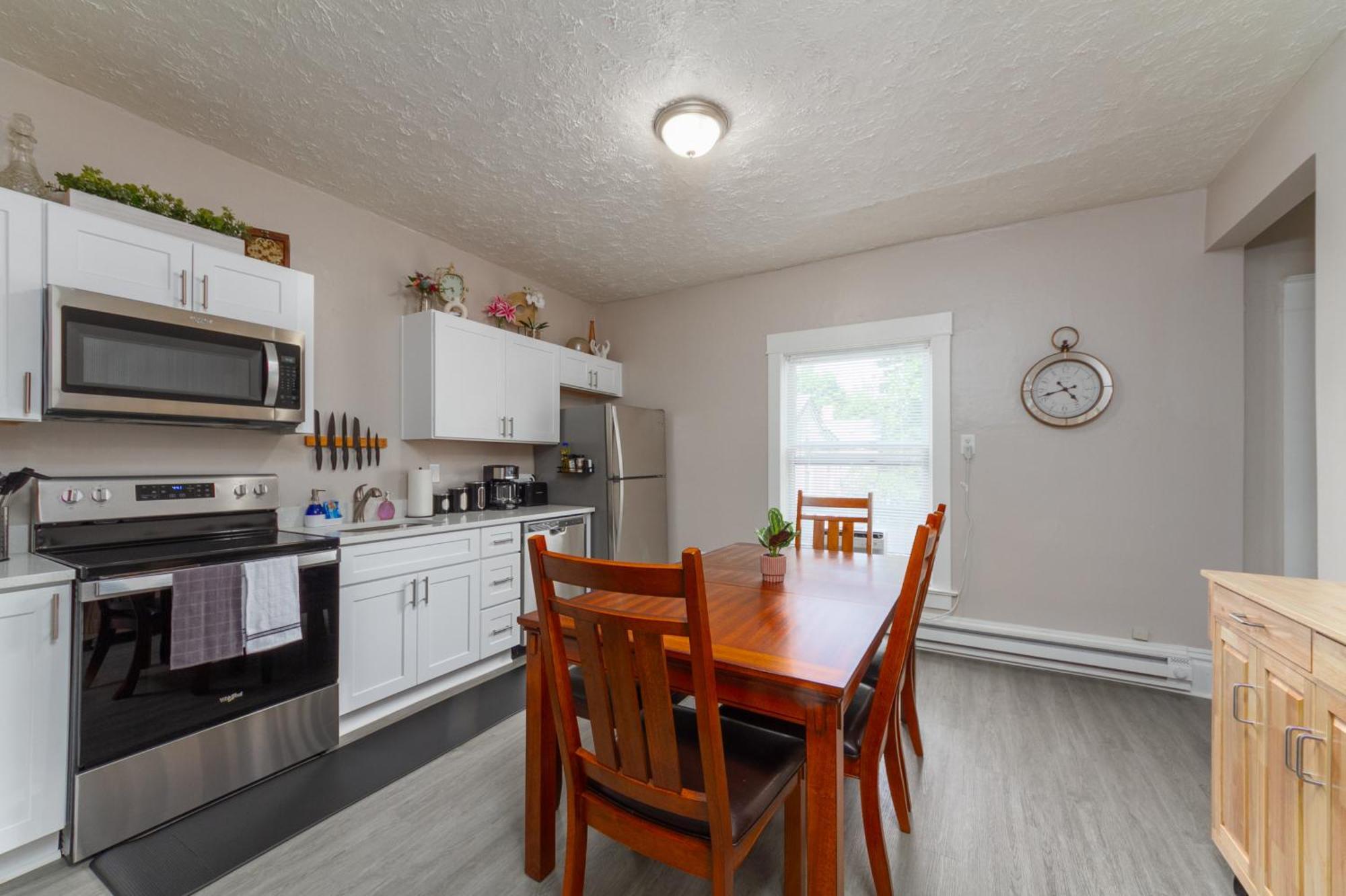 Historic 3 Bed 1 Bath Near Downtown Apartment